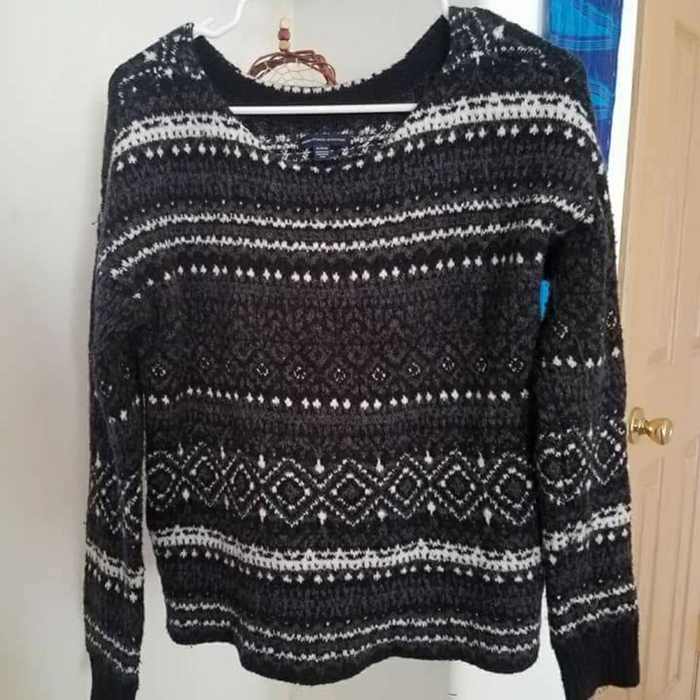 American Eagle Sweater